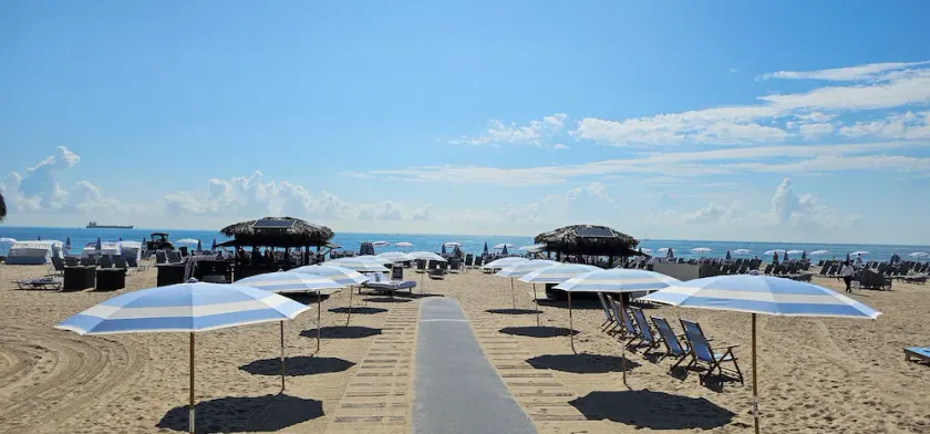EXTRAORDINAIRE Le meilleur des deux mondes Fabuleux Beach Resort Grand et branché - Image 1