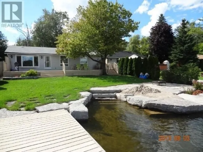 Stunning Waterfront! Easy access stairs to water, wifi. Central AC , 2 bathrooms - Image 1