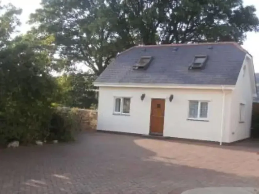 One bed accommodation with countryside views, near Snowdonia National Park - Image 1