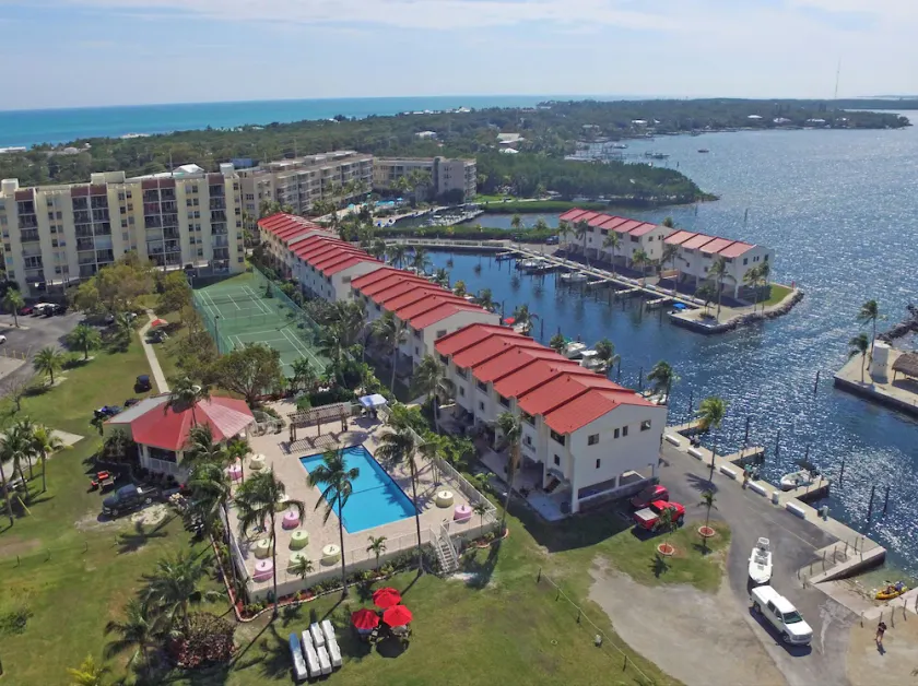 Waterfront Townhouse Futura Yacht Club, Pool, Dockage - Image 1