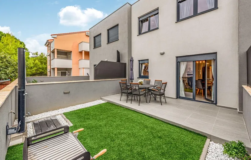 3 bedroom beautiful apartment in Vrsi - Image 1