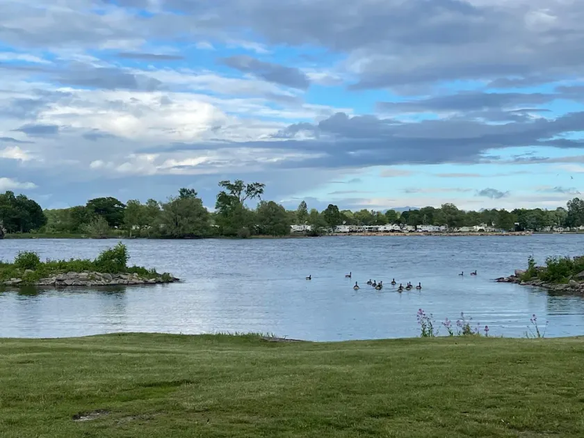 Idyllic 2 bedroom Apartment/Flat on Lake Ontario - Image 1