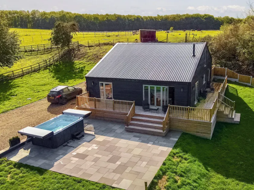 3 bedroom accommodation in Preston, near Canterbury - Image 1