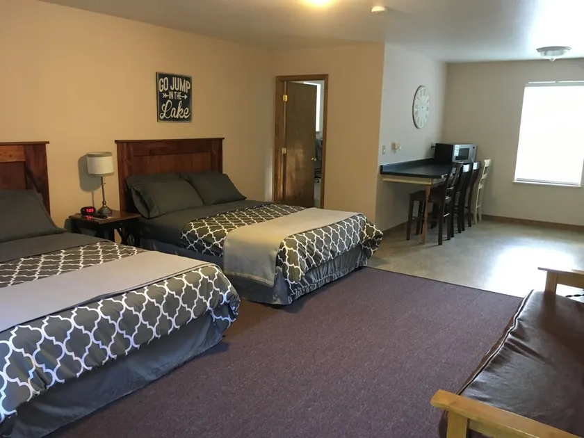 Bluff View Inn & Resort - Image 1