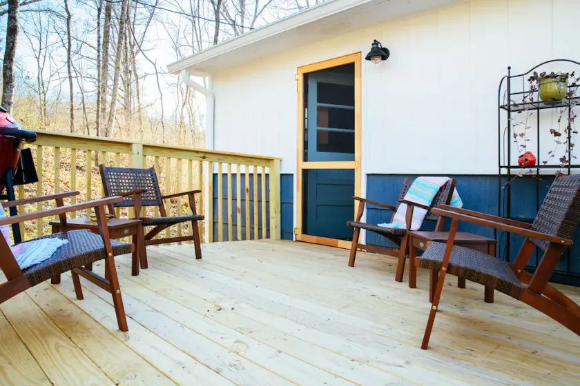 Peaceful Hillside Haven - Image 1
