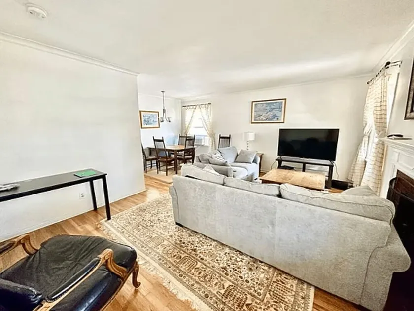 Cozy Cottage in  Redondo Beach by the Riviera Village shops and restaurants. - Image 1