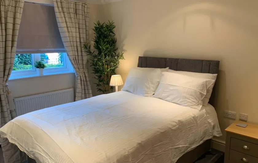 Addlestone - Stylish / Modern - Two Bedroom (Two Bathroom) Apartment - Image 1