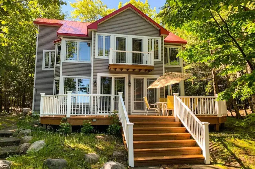 Lake Michigan craftsman beach house near Cross Village-sleeps 10 - Image 1