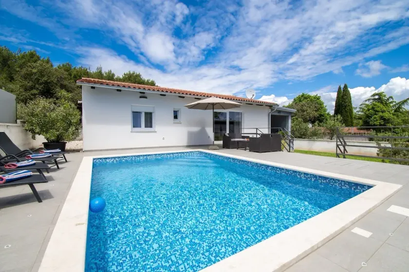 Belle villa neuve ***** avec piscine chauffée, cuisine d'été, WiFi, grill - Image 1