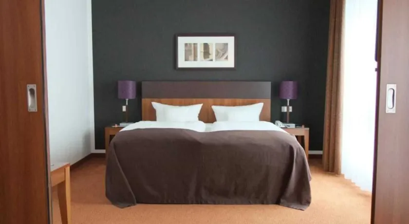 In the heart of Erfurt - standard room at Hotel Dorint - Image 1