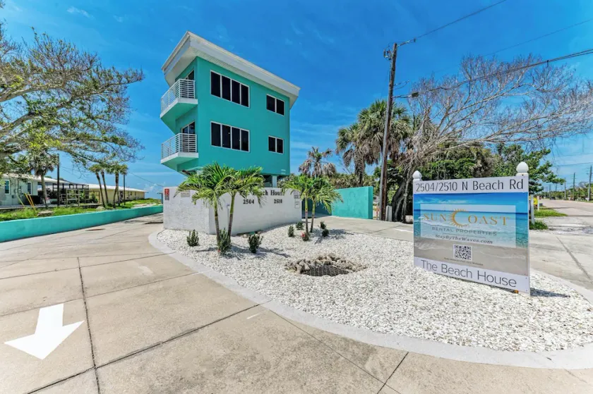 Large Beach Side Townhouse Condo with views of Gulf. Steps to the beach! - Image 1
