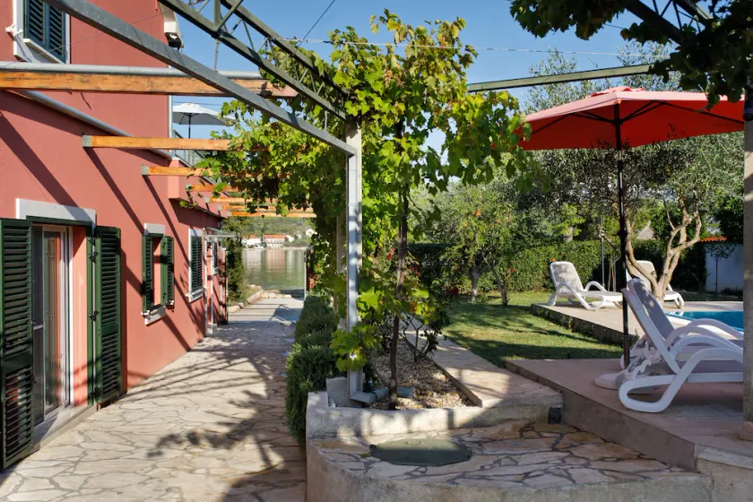 Beach house, 5 people, private pool, garden, terrace, families & kids - Image 1