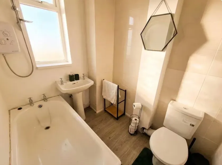 Apartment Sleeps 4 with Pets Welcome - Image 1