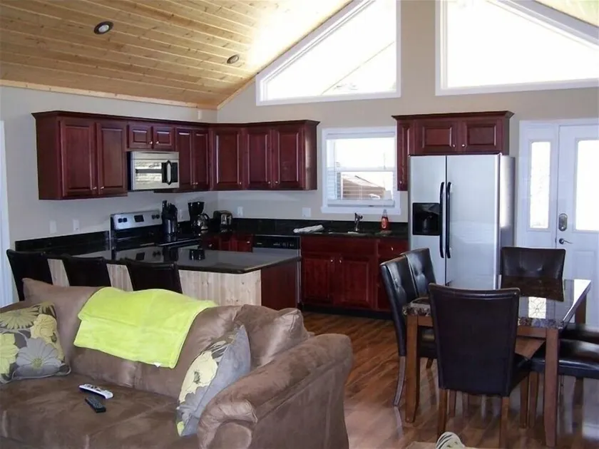 Neu 2012 'Summer Daze' Lakefront 4 Bed / 4bath, 2 voll ausgestattete Küchen - Image 1