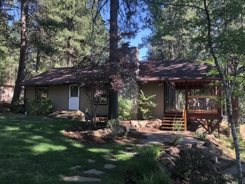 Quiet getaway on beautiful Hayden Lake.  Leave the hustle and bustle behind. - Image 1