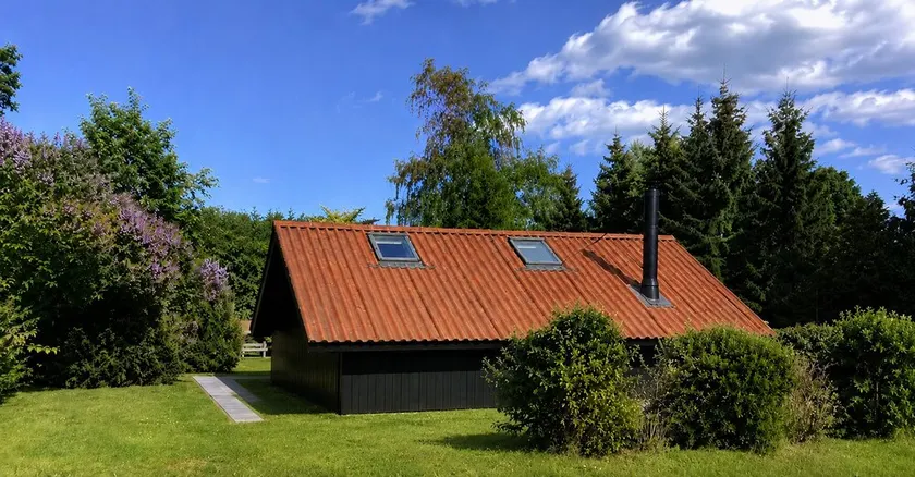 Charmerende sommerhus kun 50 meter fra stranden - Image 1