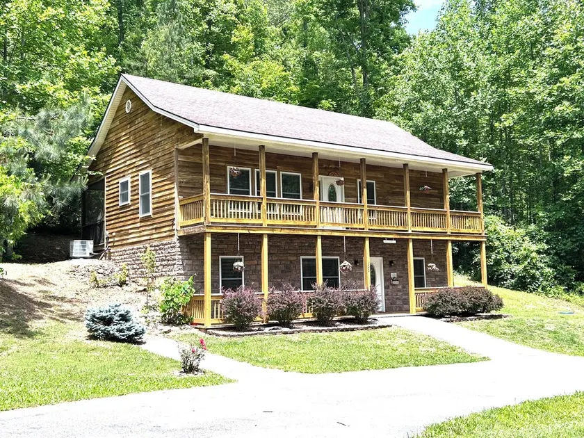 Ellie's Place-Wow! This Place is Nice... - Image 1