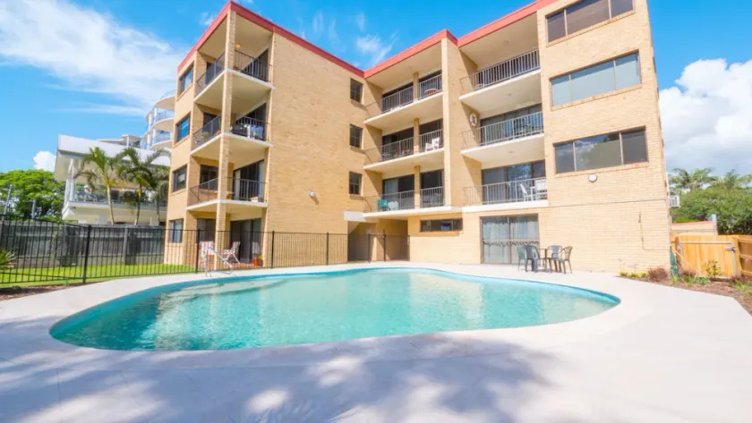 Golden Shores Unit 3 21 Landsborough Parade - Image 1