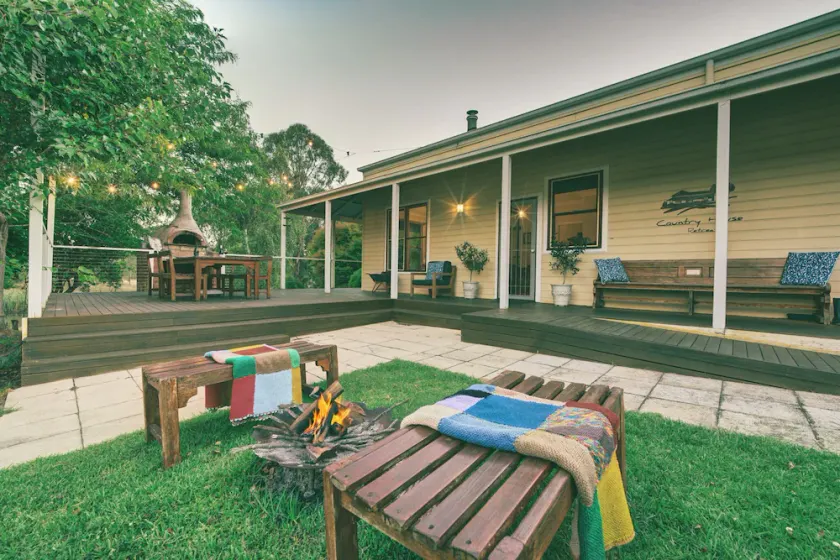 Country House Retreat - Image 1