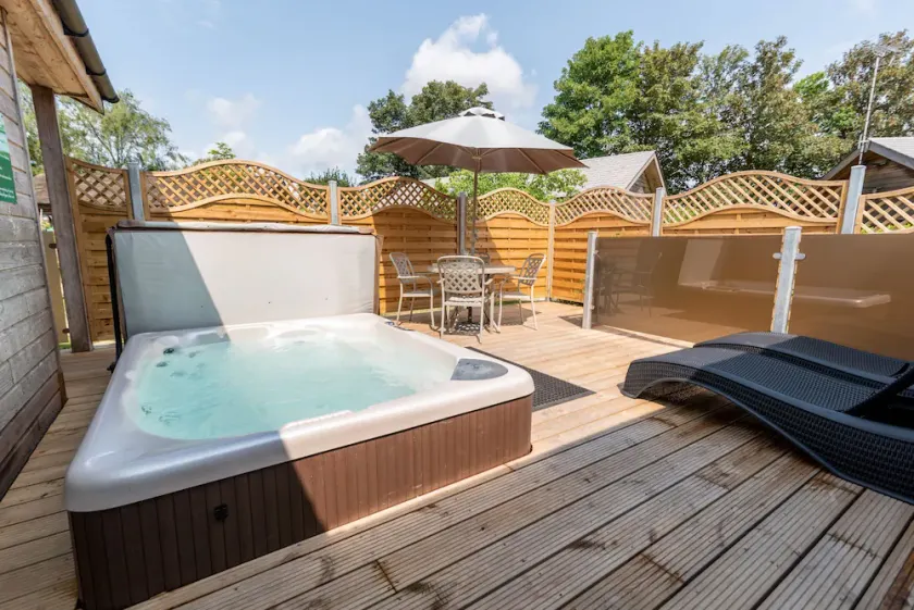 Bath & West lodge - sleeps 4/5 with private hot tub - Image 1