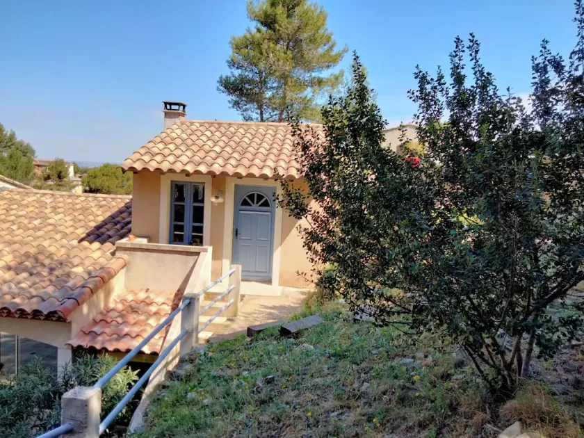 Studio med pool på kullarna i Provence - Image 1