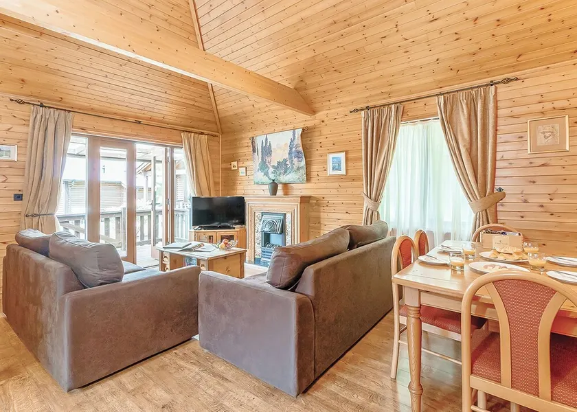3 bedroom accommodation in Tilford, Farnham - Image 1