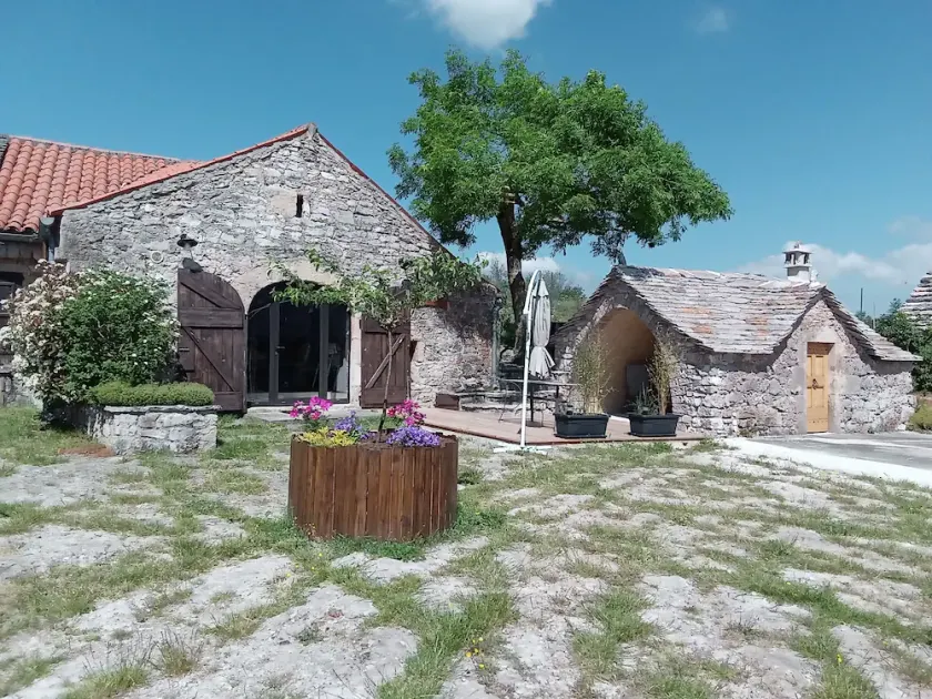 LA REMISE, small house in the heart of an old farmhouse - Image 1