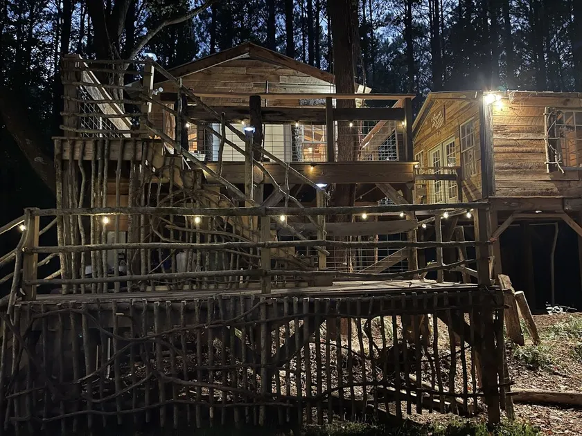 Fern Hollow Treehouse, rustic escape cozy romantic - Image 1