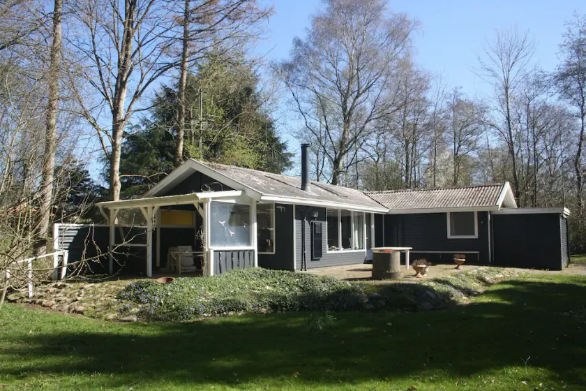 72 m2 lovely summer cottage situated on 2,850 m2 nature ground. Near the beach. - Image 1
