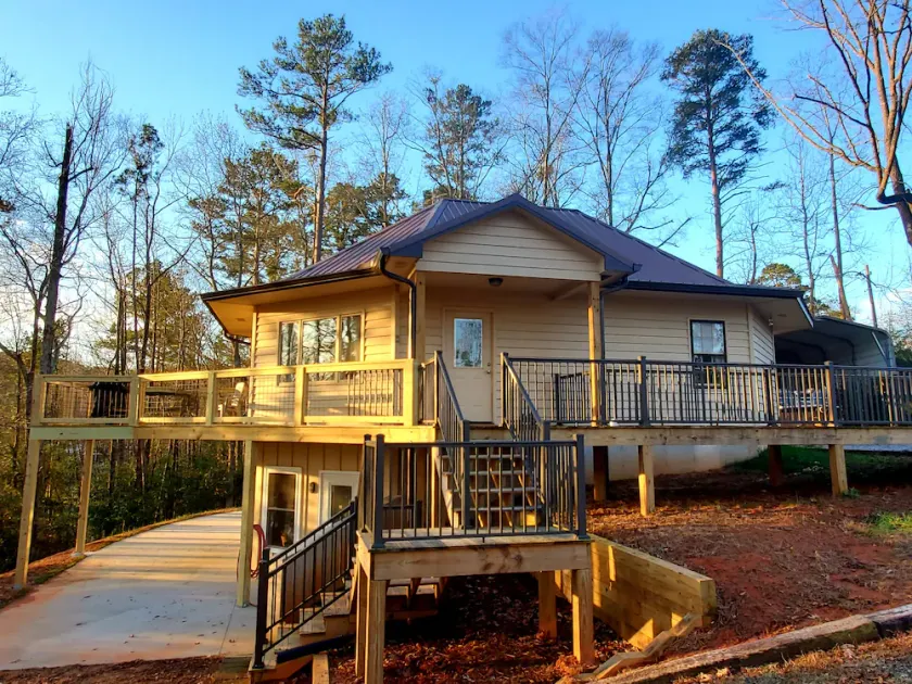 Escape to the lake! - Image 1