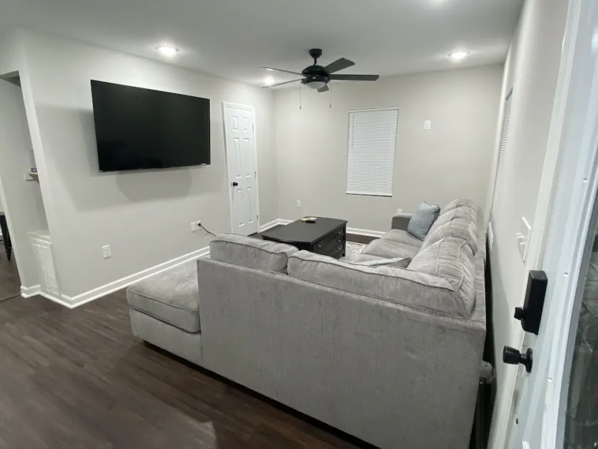 JackPotz BNB- Cozy Modern Bungalow, 5 min. to Two Kings and More! - Image 1