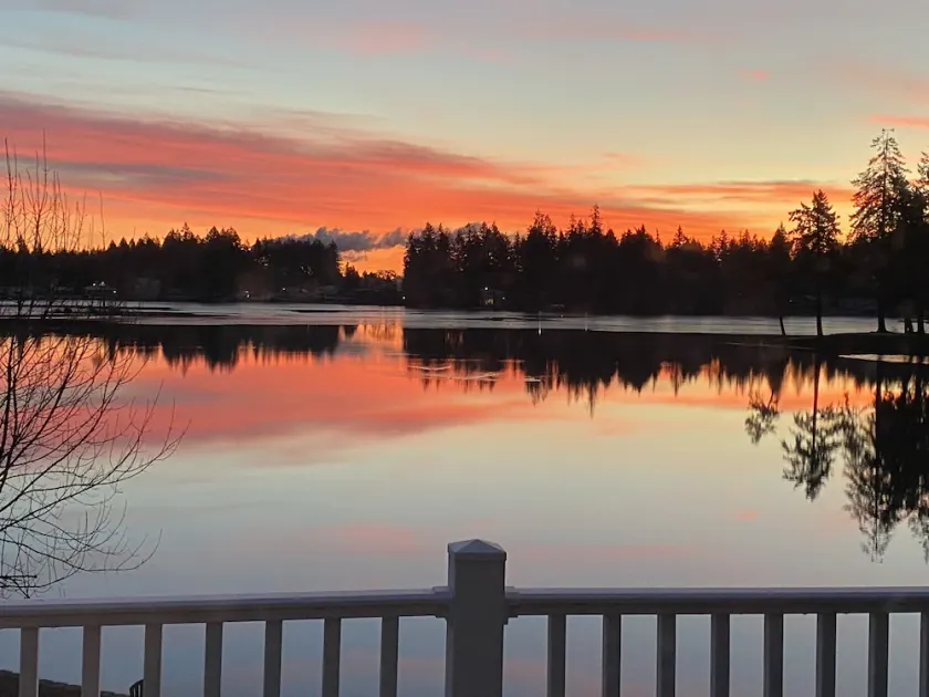 Perfect hideaway on a serene and peaceful lake - Image 1