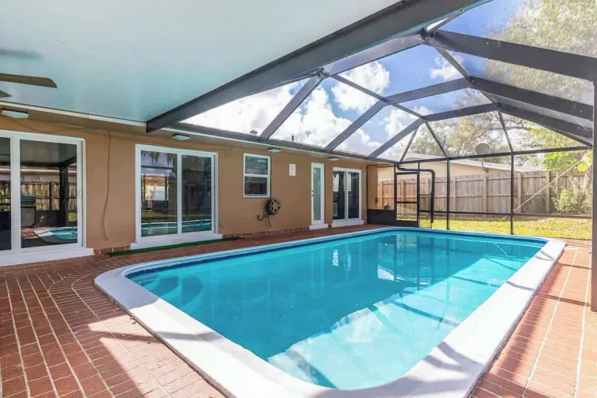 Pool + Game Room 4BR · Cheerful Hollywood Getaway - Image 1