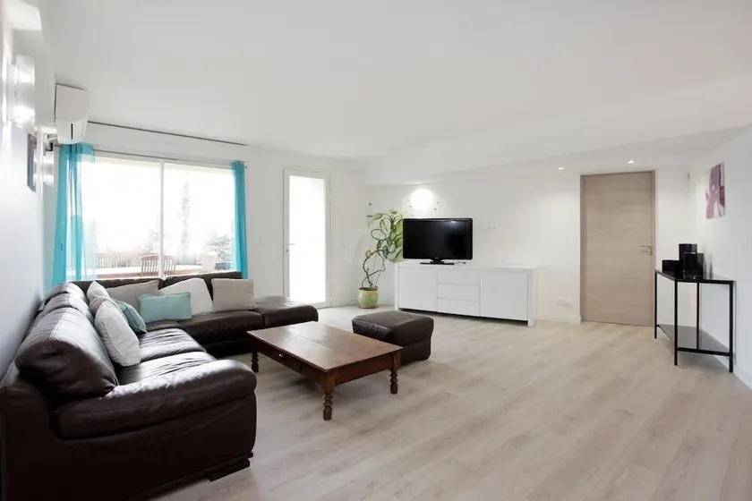 Mieten Sie eine unabhängige Wohnung in der Villa - Image 1