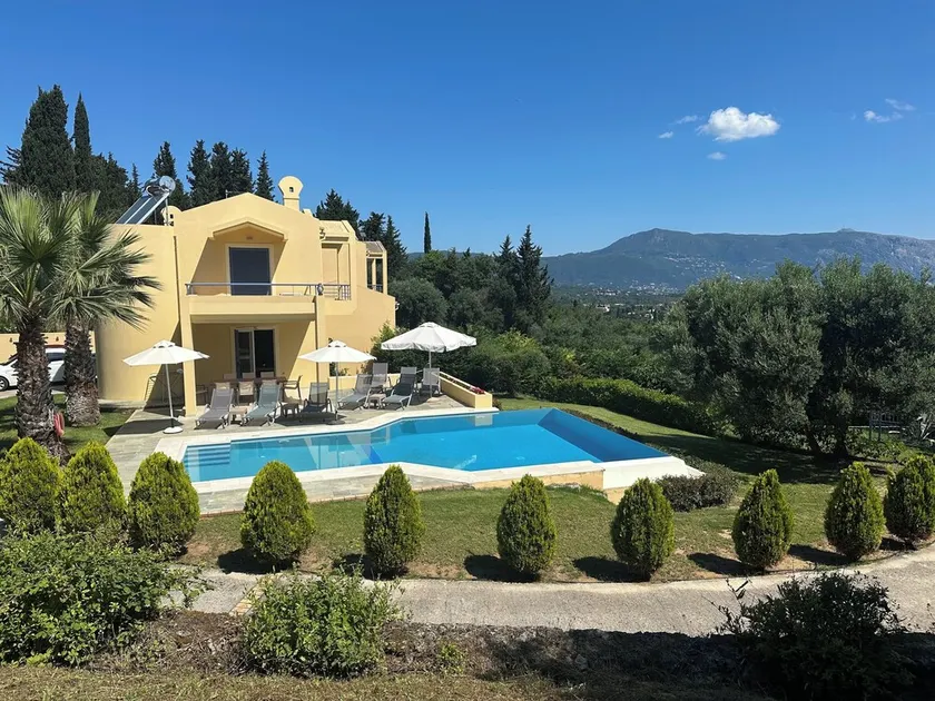 Villa avec utilisation gratuite de hors-bord | Contemporain et moderne | GOUVIA - Image 1
