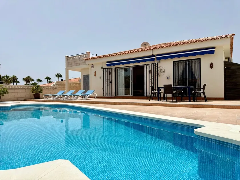 Pet Friendly Villa Azul close to the Beach with Pool, Garden, A/C and Wi-Fi - Image 1