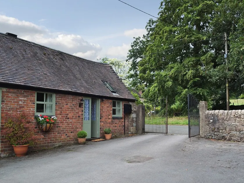 Honeysuckle Cottage - UK4177 - Image 1