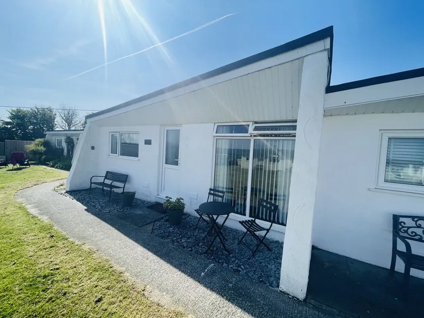 No.67 Pebbles 2 Bed Holiday Chalet, Widemouth Bay Holiday Village, Bude EX23 0DJ - Image 1