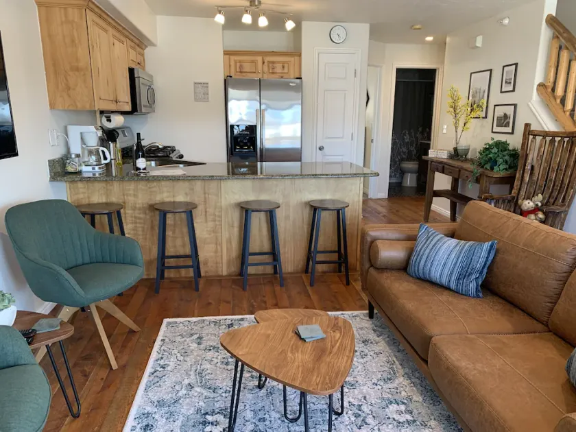 Newly updated 2 bedroom/bath condo close to 3 ski areas - Image 1