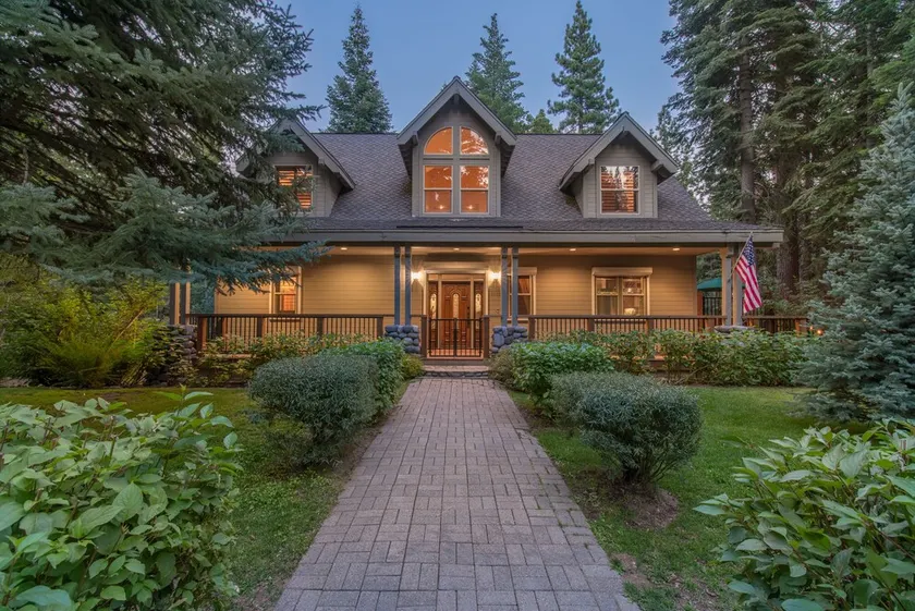 Parfait pour une escapade en couple ou en groupe. Cette grande maison de luxe ne vous décevra pas - Image 1
