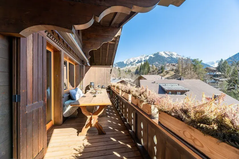 Modern and Bright Apartment in Gstaad Centre - Image 1