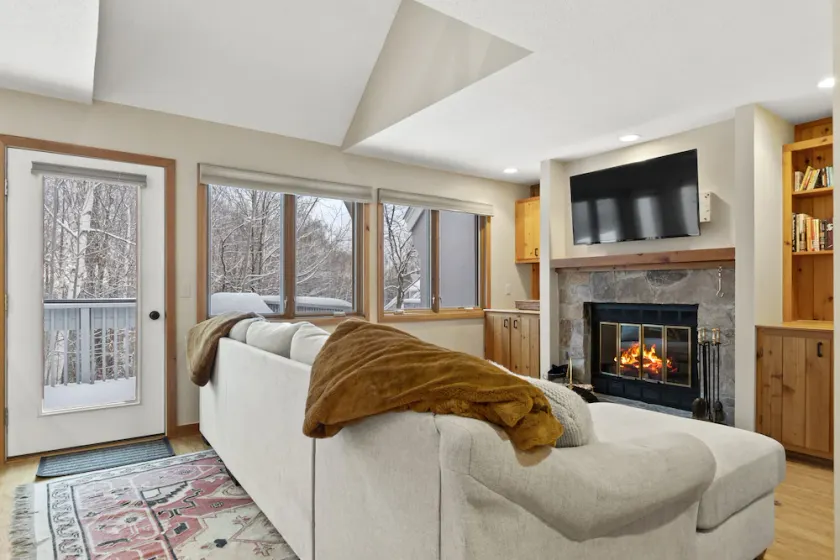 Escape to This Ski Retreat Minutes from Stratton's Slopes and Village - Image 1