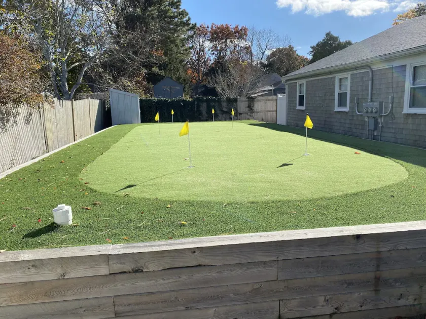 Short Walk to Beaches, Restaurants, and Fun. Onsite Putting Green. Sleeps 6-12. - Image 1