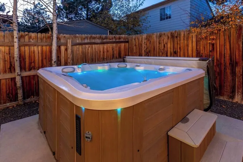 2 King Beds / Hot Tub / BBQ / Hiking / Fire Pit - Image 1
