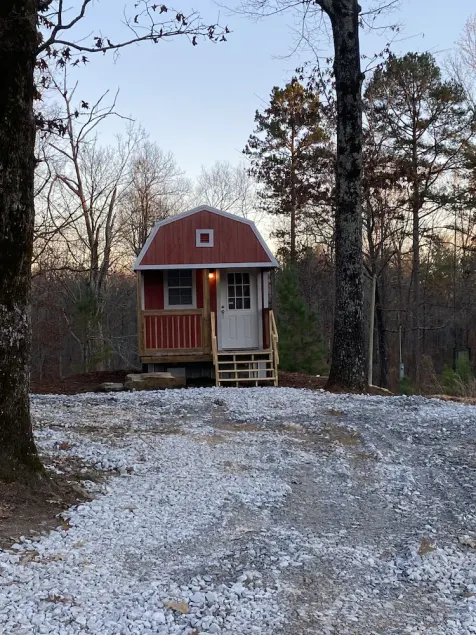 Between The Lakes Cozy Cabin- Free Park Pass  - Image 1