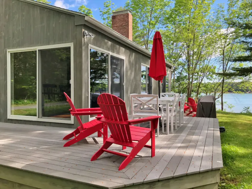 Windward - Enjoy privacy, comfortable living spaces, and easy water access - Image 1