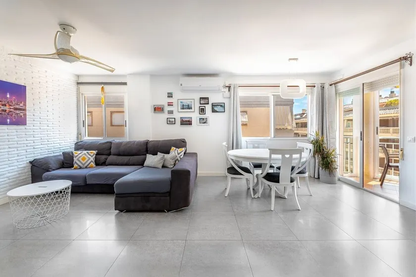 Ferienwohnung 'Amplio Canet' mit Gemeinschaftspool, WLAN und Klimaanlage - Image 1