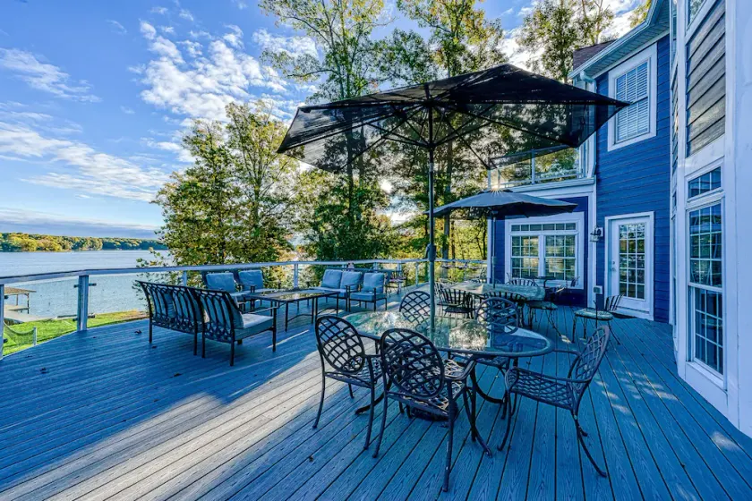 Lakefront home with private hot tub, WiFi, fun rec room, & beach area - Image 1