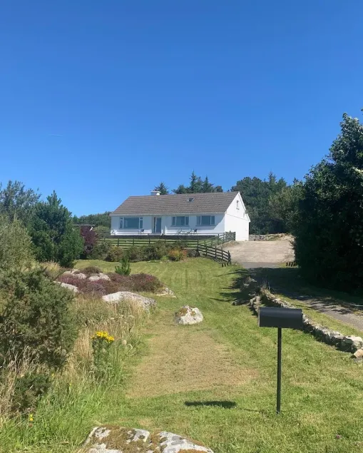Lake views - 5 bed detached house in Donegal - Image 1