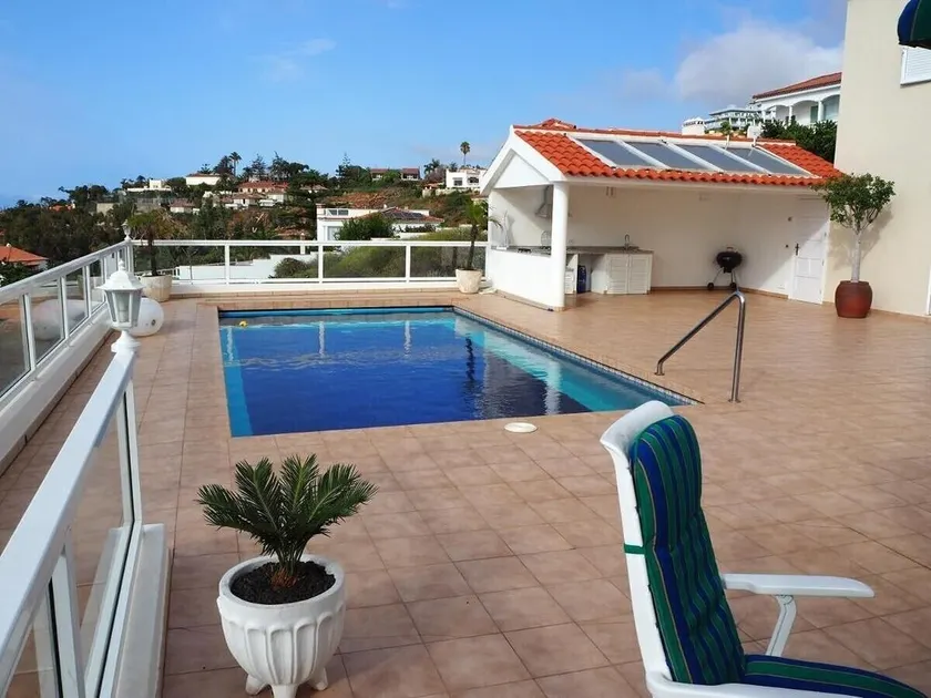 Vacation Home \"Hibiscus\" with Sea View, Pool & Wi-Fi - Image 1